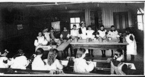 treharris_girls_cookery_class_2_1914